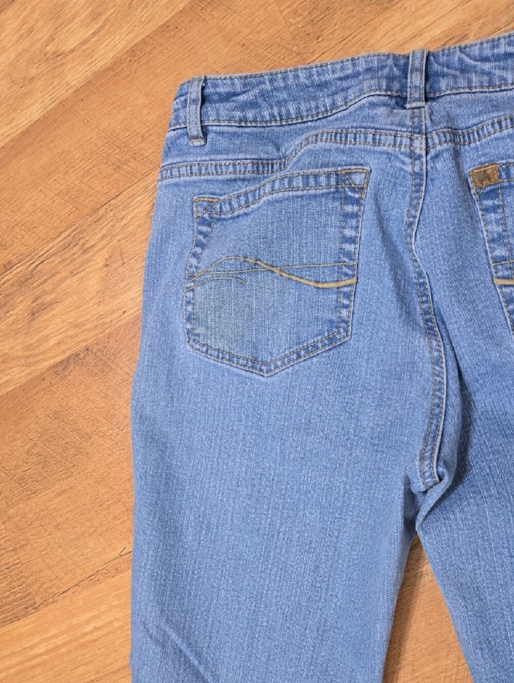 Wrangler Aura Light Blue Denim Jeans - Picture 9 of 9